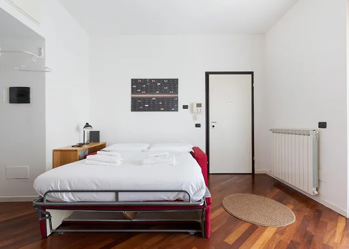 Διαμέρισμα Guesthost - Comfy Only 900m From Affori Fn Station!