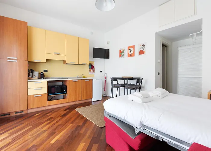 Διαμέρισμα Guesthost - Comfy Only 900m From Affori Fn Station!