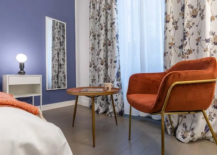 Central Station & Shuttle Airport Stop 2' Walk