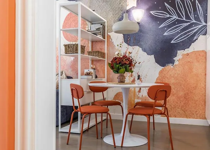 Central Station & Shuttle Airport Stop 2' Walk *