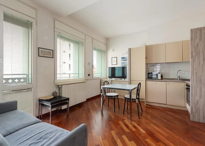 דירה Bright & Comfy With Parking