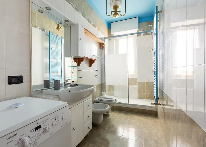 Roomy With Balcony! Lägenhet Milano