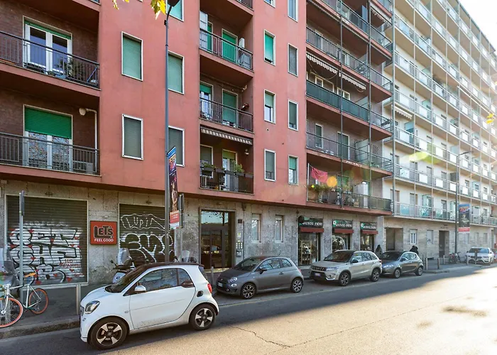 Roomy With Balcony! * Milán