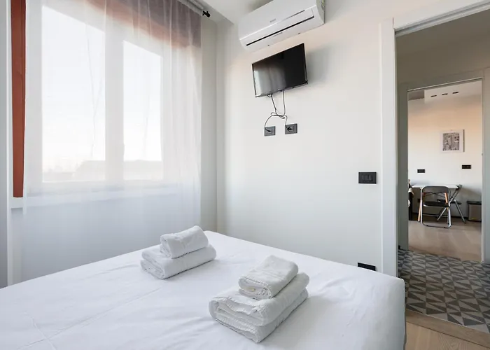 Guesthost - Renovated Apts * Milan