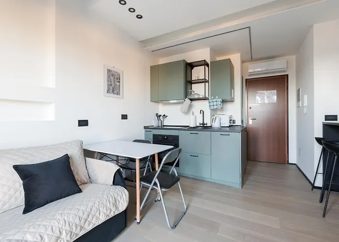 Guesthost - Renovated Apts *