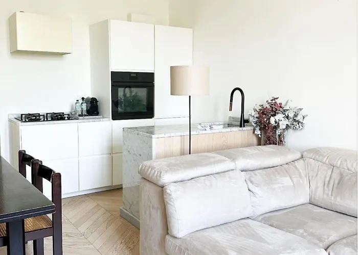 Beautiful Design Flat With Park View, Next To Metro