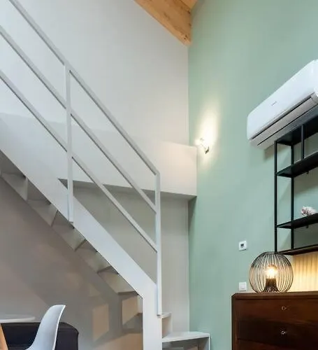 Luxury Loft On Two Levels Διαμέρισμα *
