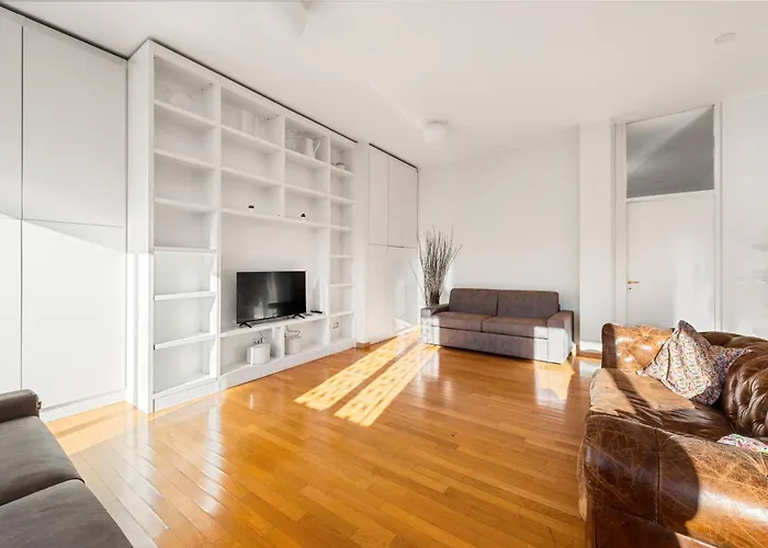 Duomo Dietro L'angolo Milán