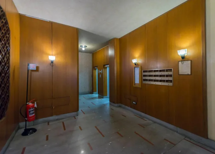 Duomo Dietro L'angolo