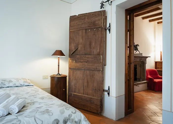 La Corte Di Emily Ap. 1 * Milán