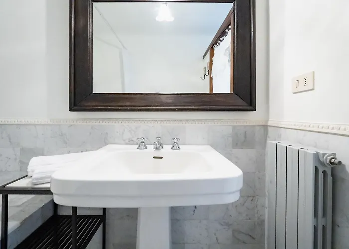 La Corte Di Emily Ap. 1 * Milán