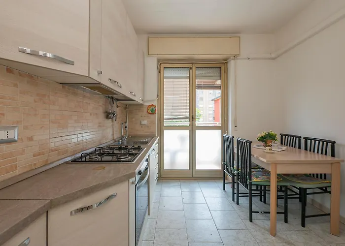 Ampio E Luminoso Appartamento, Posto Auto Gratuito - Quarenghi ميلان