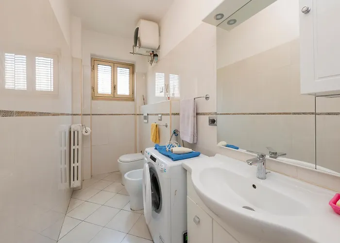 Apartmán Ampio E Luminoso Appartamento, Posto Auto Gratuito - Quarenghi *