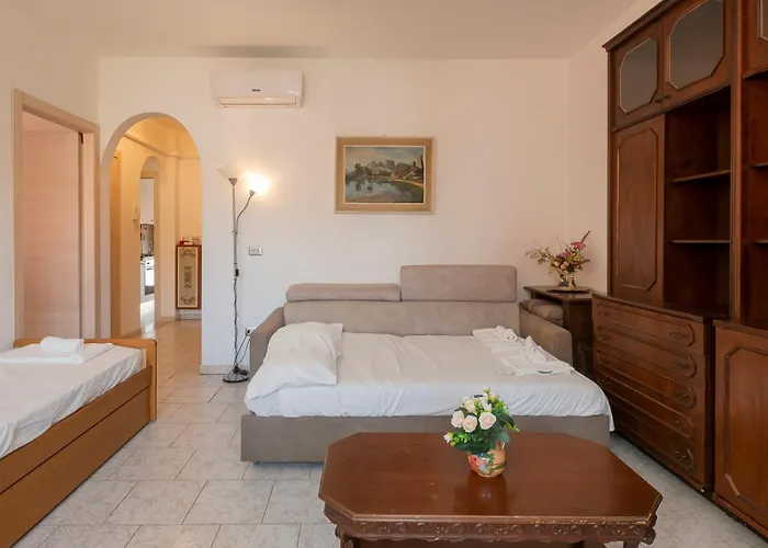 Ampio E Luminoso Appartamento, Posto Auto Gratuito - Quarenghi شقة *