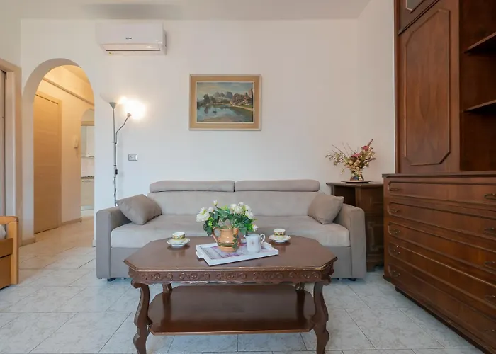 Ampio E Luminoso Appartamento, Posto Auto Gratuito - Quarenghi ميلان