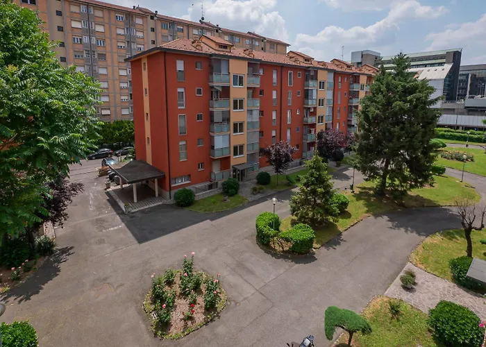 Ampio E Luminoso Appartamento, Posto Auto Gratuito - Quarenghi * ميلان