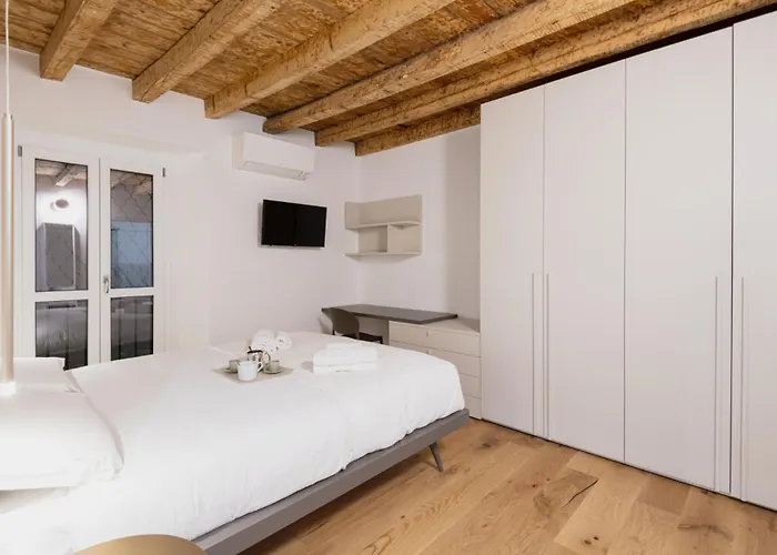 Easylife - - Castaldi 26 P1d - Porta Venezia Apartamento *