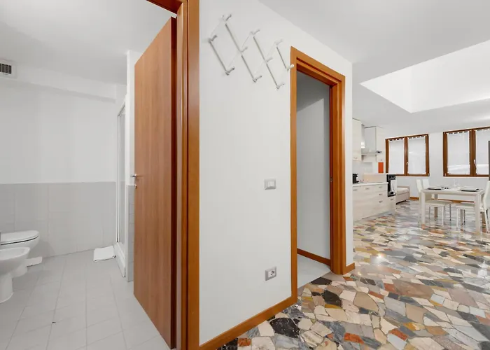 Con Metro Diretta 10 Minuti Duomo * מילאנו