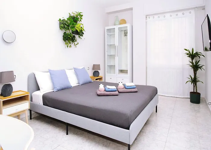 10 Min Duomo Free Parking Wifi Ac דירה