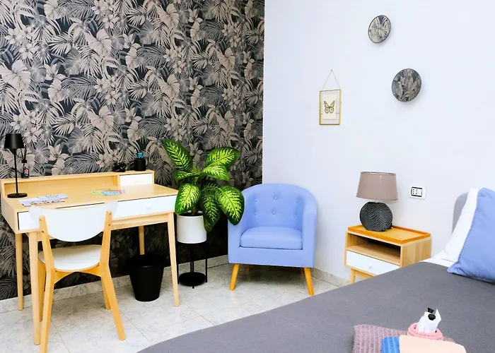 10 Min Duomo Free Parking Wifi Ac דירה *