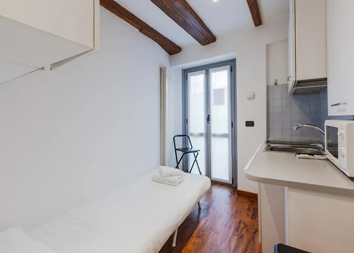 Guesthost - Sant Ambrogio Lovely Flat Apartmán *