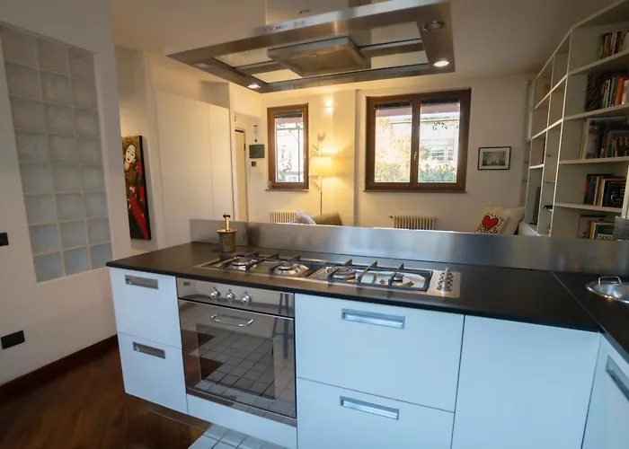 Lägenhet Bastia Rm Up To 4 Guests - In The Heart Of Scalo Romana, Olimpico, Prada, Bocconi And Easy Access To Forum Assago, Ieo, Ied, Duomo, San Siro *