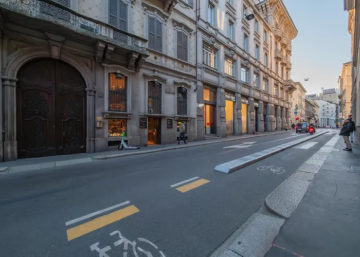 Duomo And Downtown Milán