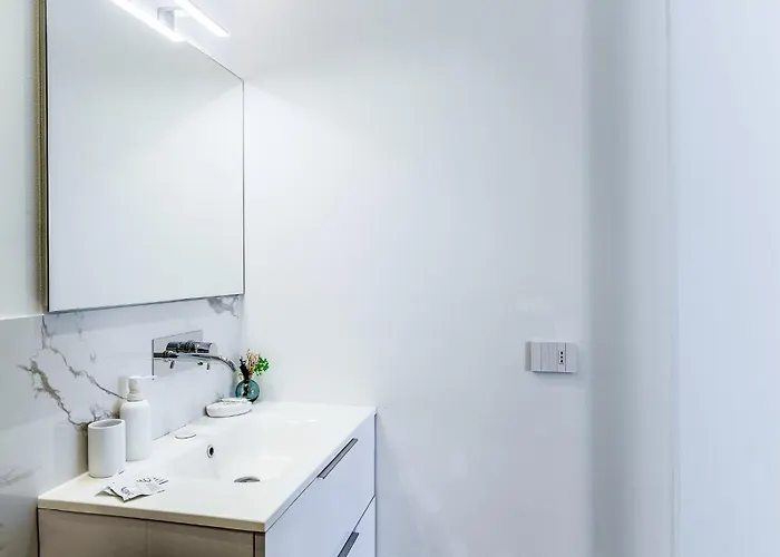 公寓 - Duomo And Navigli, Bright With Balcony