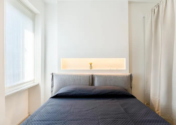 - Duomo And Navigli, Bright With Balcony 아파트 *