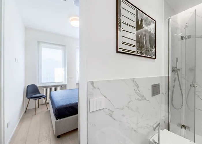 公寓 - Duomo And Navigli, Bright With Balcony 米兰