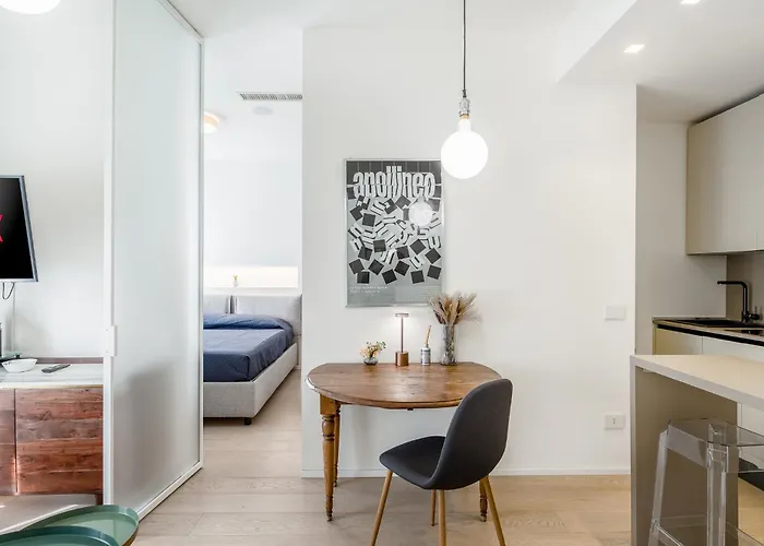 公寓 - Duomo And Navigli, Bright With Balcony 米兰