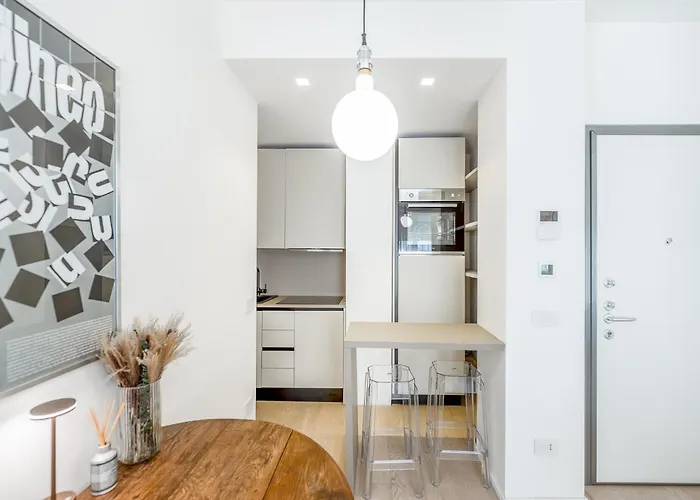 - Duomo And Navigli, Bright With Balcony 米兰