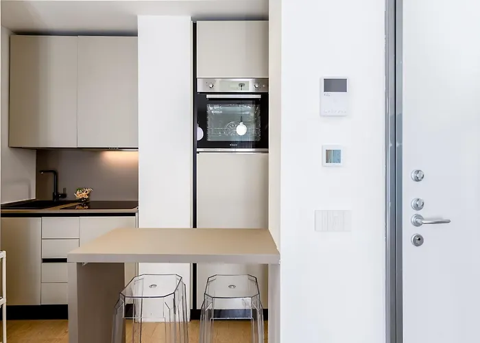 公寓 - Duomo And Navigli, Bright With Balcony *