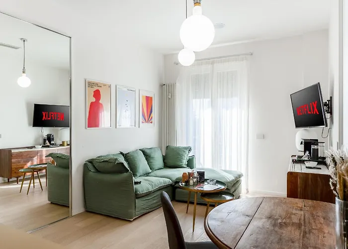 公寓 - Duomo And Navigli, Bright With Balcony 米兰