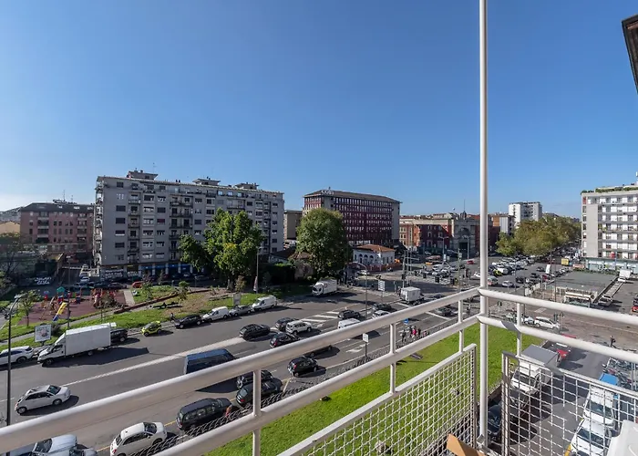 - Duomo And Navigli, Bright With Balcony *