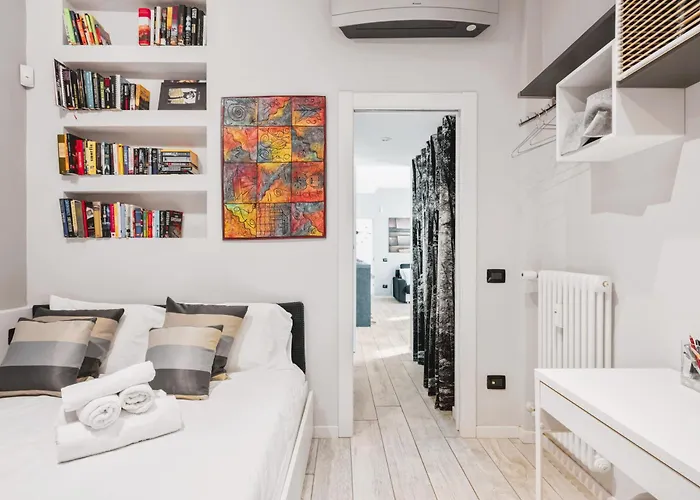 Elegant In Center * ميلان