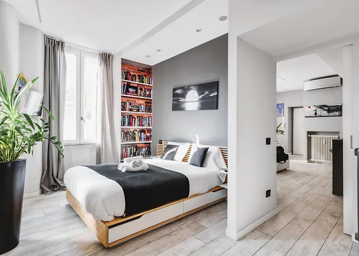 Elegant In Center * ميلان