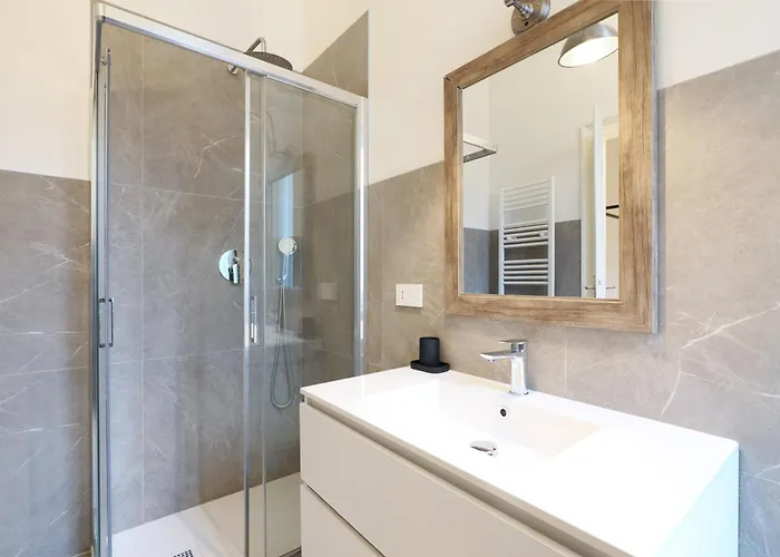 Adelaide Elegant * Milano