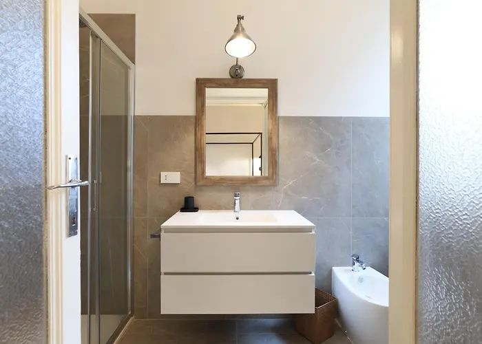 Adelaide Elegant Milano