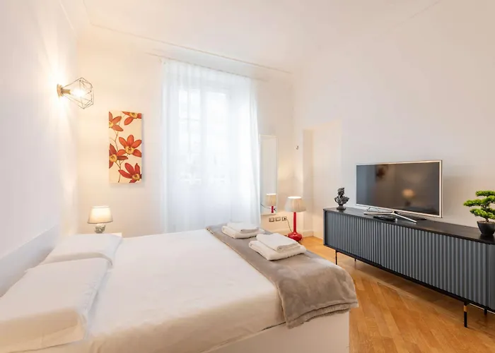 Royal - Centro Brera Апартаменты *