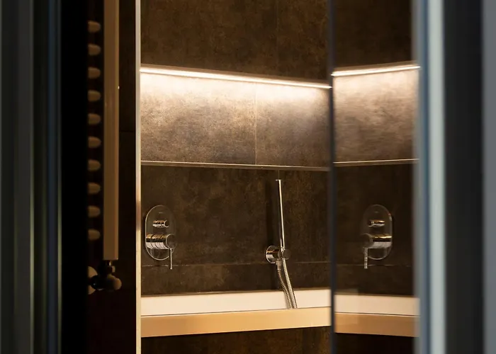 Wolvesdensuite Con Terrazzi E Garage Gratuito アパート *