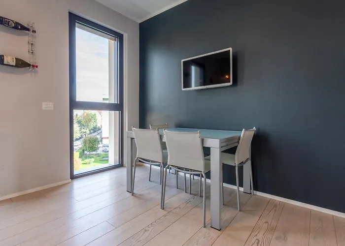 Wolvesdensuite Con Terrazzi E Garage Gratuito アパート *