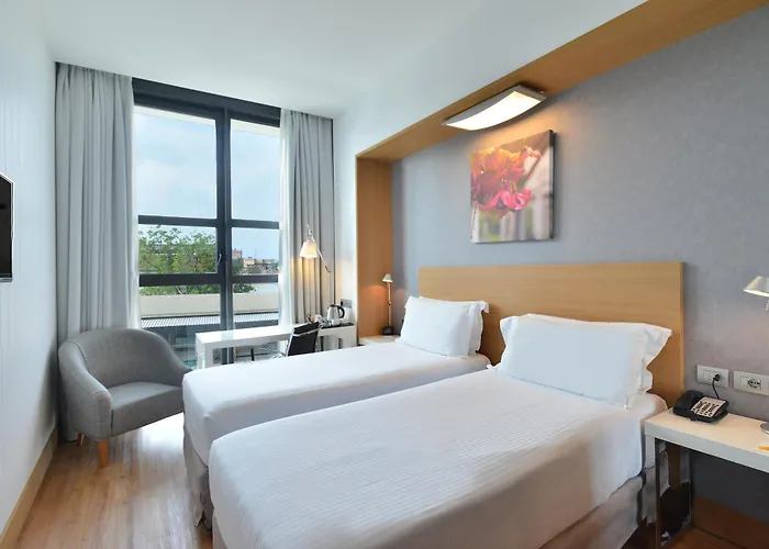 מלון Hilton Garden North 4*