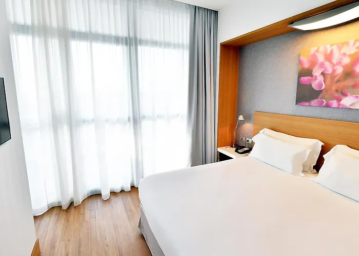 מלון Hilton Garden North 4*