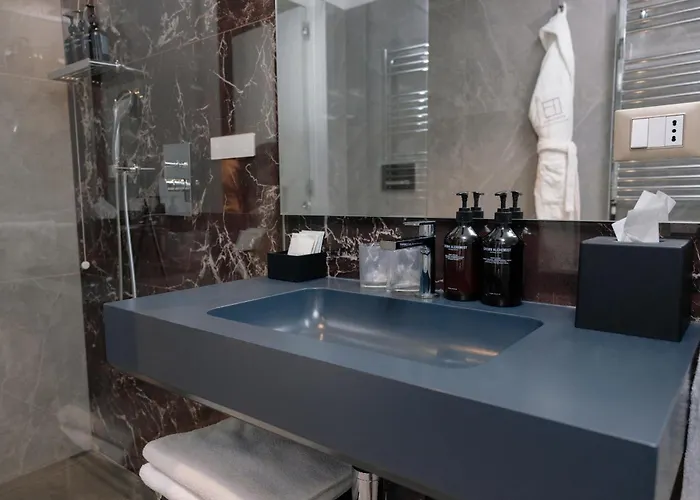 10 Keys Hotel 4*