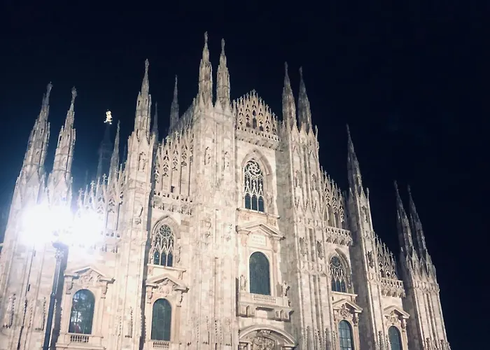 Bilocale In Bande Nere-metro Rossa Duomo