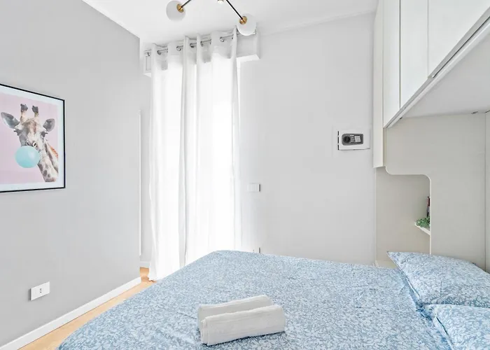 Pa211 -crescenzago- Romantic - Elegant - Large * Milaan