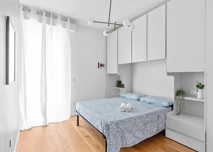 Pa211 -crescenzago- Romantic - Elegant - Large Milaan