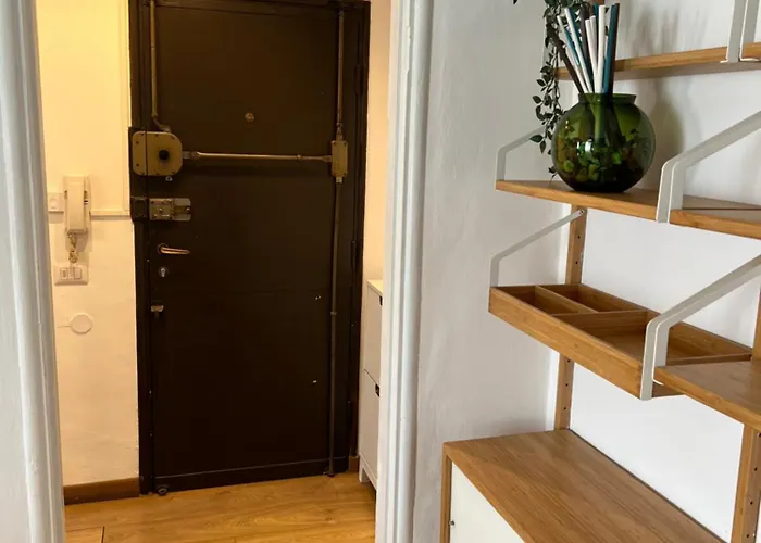 Cozy 3 Km Away From Duomo 아파트 밀라노