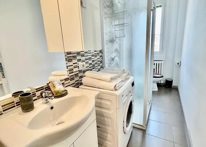 Cozy 3 Km Away From Duomo * Milán